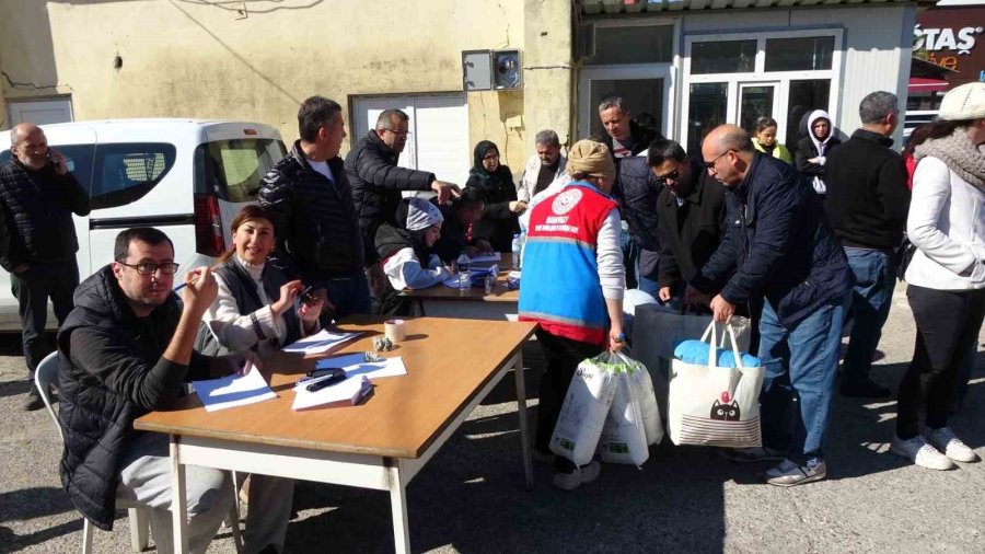 Türkiye’nin Yangında Seferber Olduğu Manavgat, Depremzedeler İçin Tek Yürek