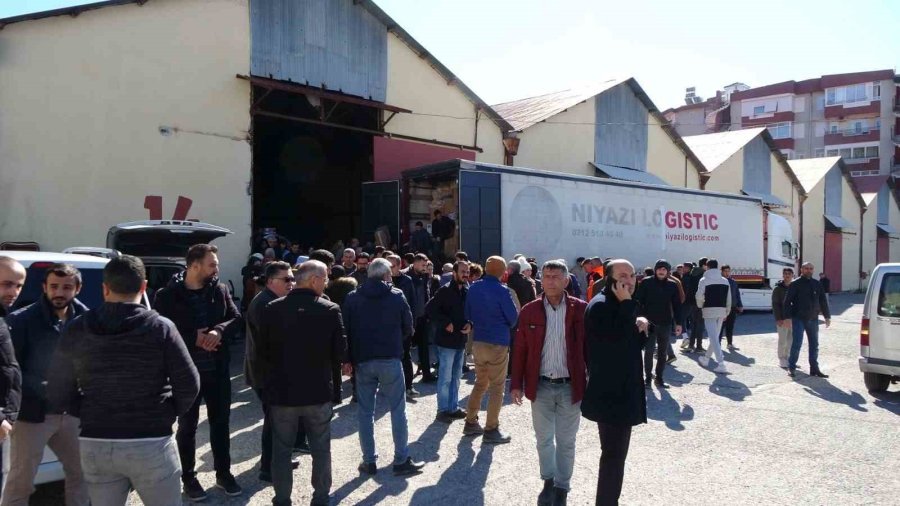 Türkiye’nin Yangında Seferber Olduğu Manavgat, Depremzedeler İçin Tek Yürek