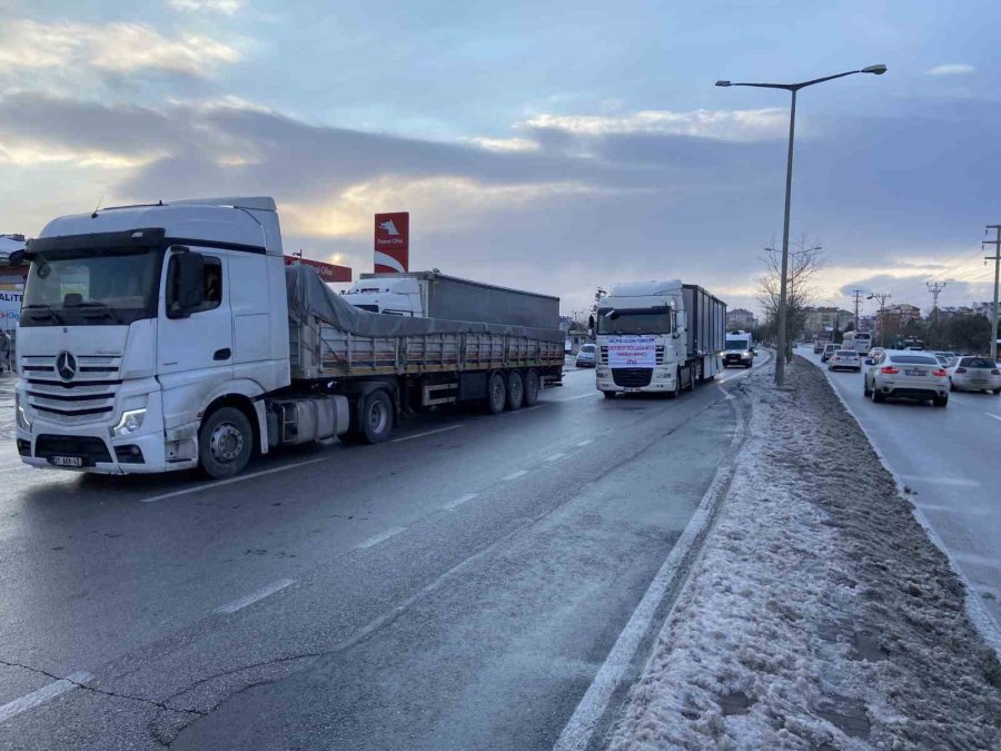Geçiş Güzergahı Konya’da Yardım Tırı Yoğunluğu