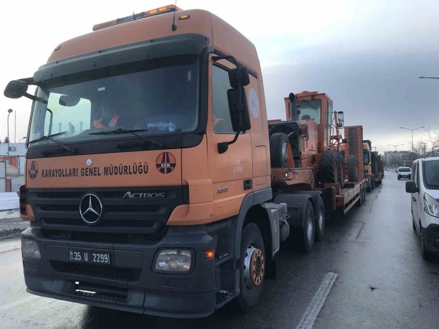 Geçiş Güzergahı Konya’da Yardım Tırı Yoğunluğu
