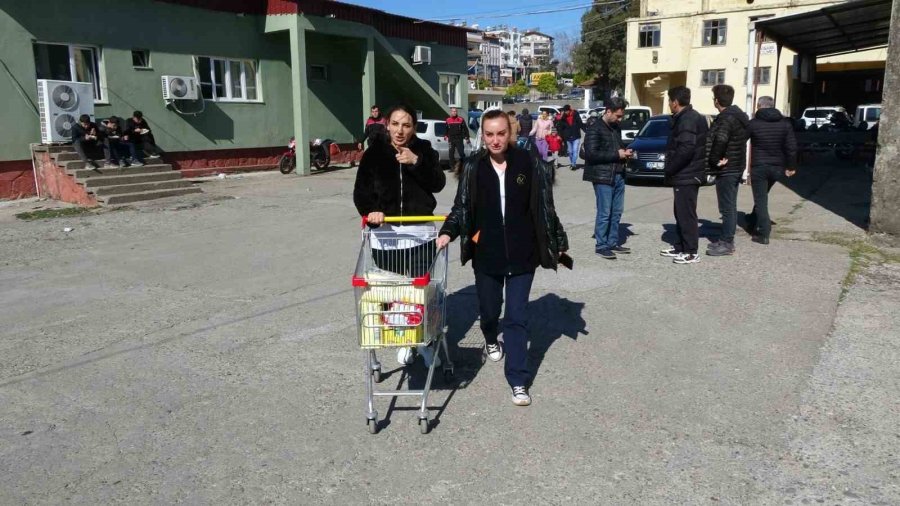 Türkiye’nin Yangında Seferber Olduğu Manavgat, Depremzedeler İçin Tek Yürek