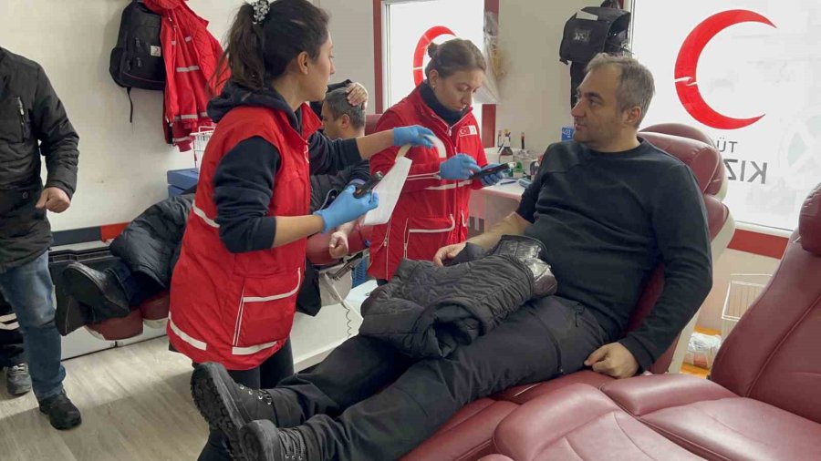 Aksaray’da Deprem Bölgesine Kan Bağışı Ve Yardım Seferberliği