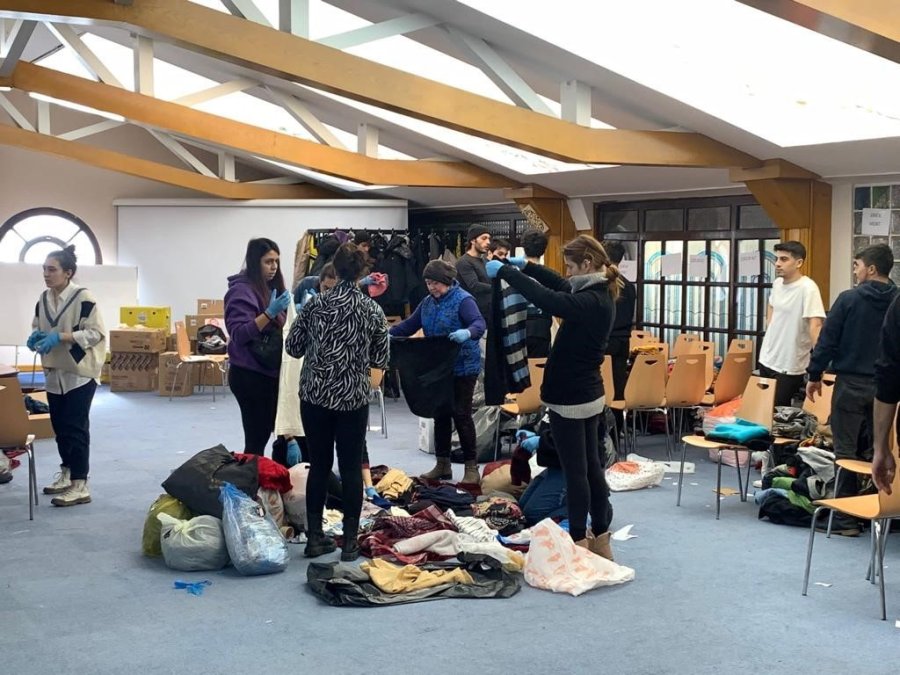 Eskişehirli Gönüllüler Depremzedeler İçin Omuz Omuza Verdi