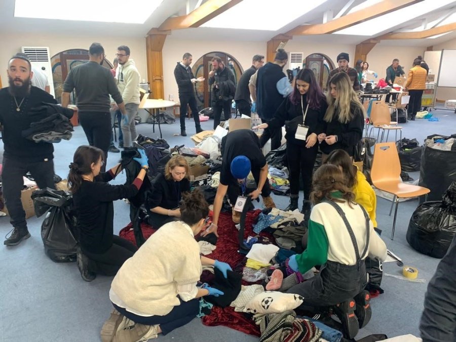 Eskişehirli Gönüllüler Depremzedeler İçin Omuz Omuza Verdi