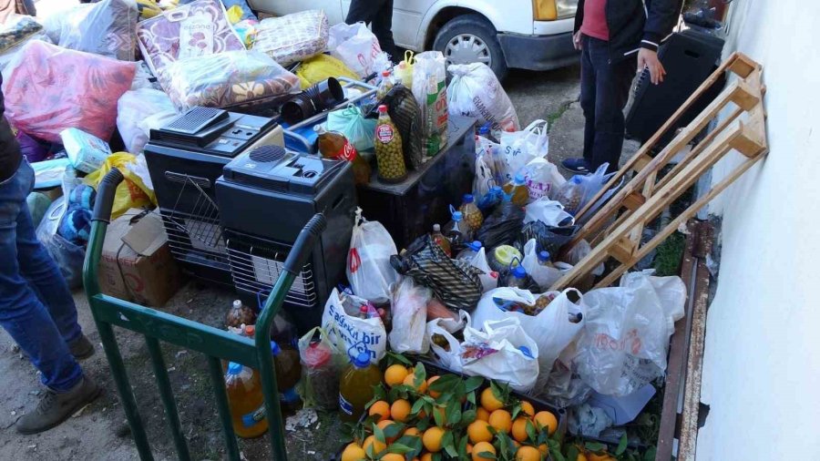 Türkiye’nin Yangında Seferber Olduğu Manavgat, Depremzedeler İçin Tek Yürek
