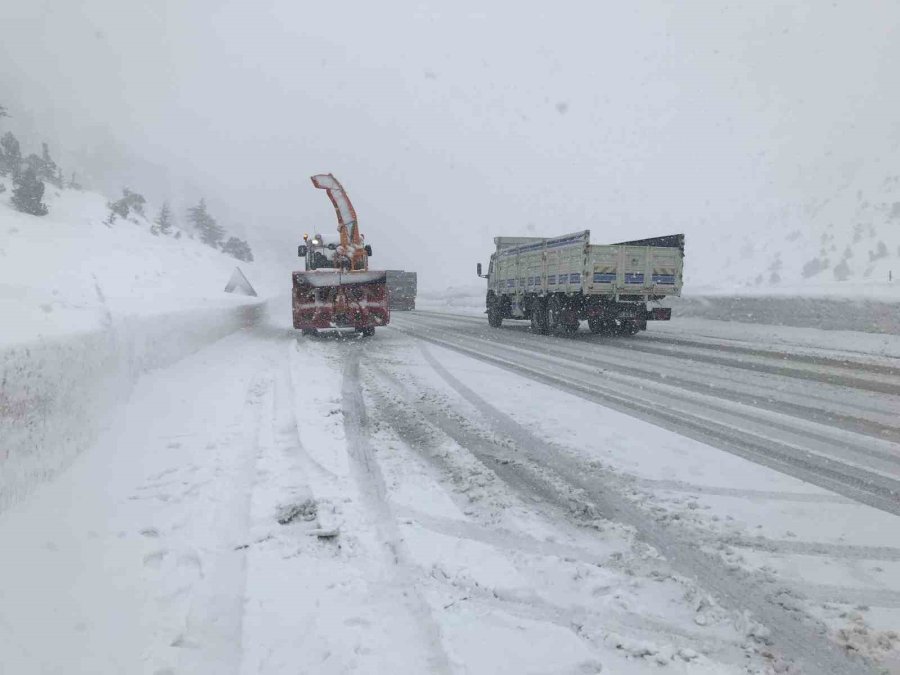 Tipi Nedeniyle Kapanan Antalya-konya Kara Yolu Tırlar Hariç Araç Trafiğine Açıldı