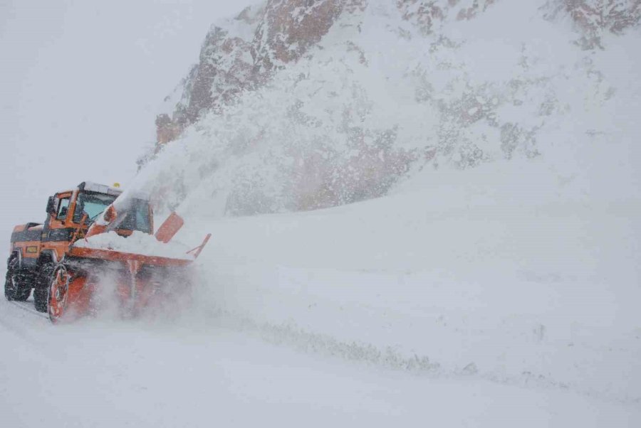 Tipi Nedeniyle Kapanan Antalya-konya Kara Yolu Tırlar Hariç Araç Trafiğine Açıldı