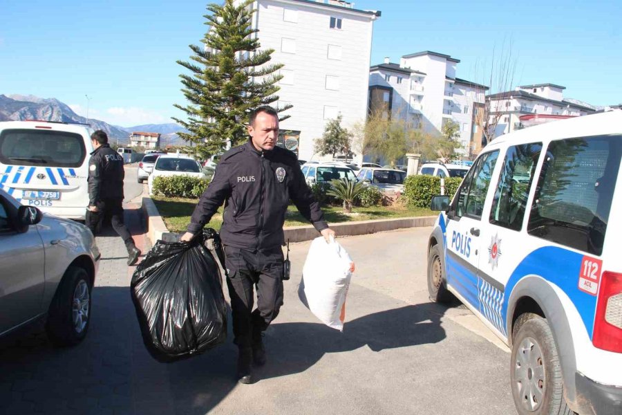 Döşemealtı Depremzedeler İçin Tek Yürek Oldu