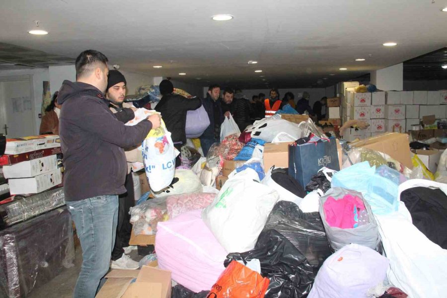 Döşemealtı Depremzedeler İçin Tek Yürek Oldu