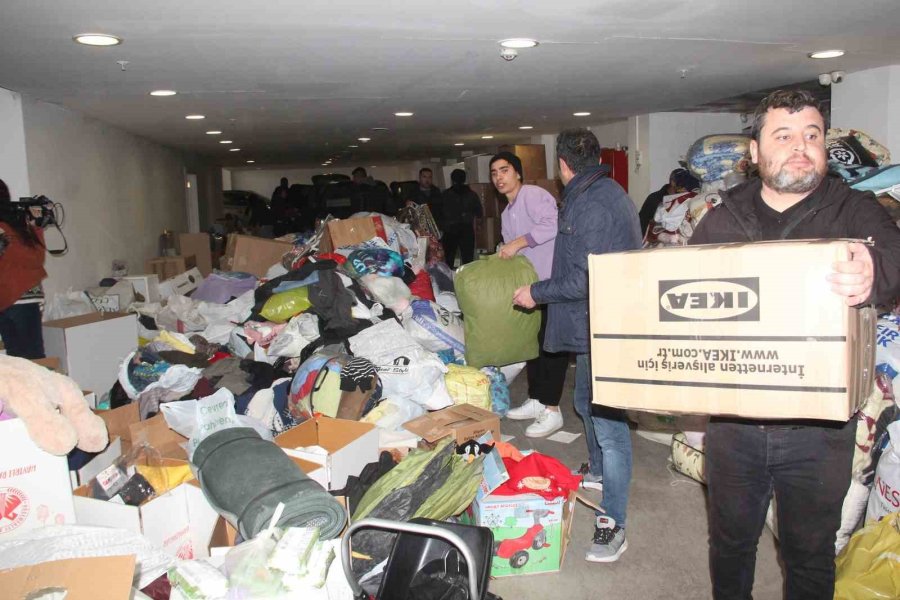 Döşemealtı Depremzedeler İçin Tek Yürek Oldu