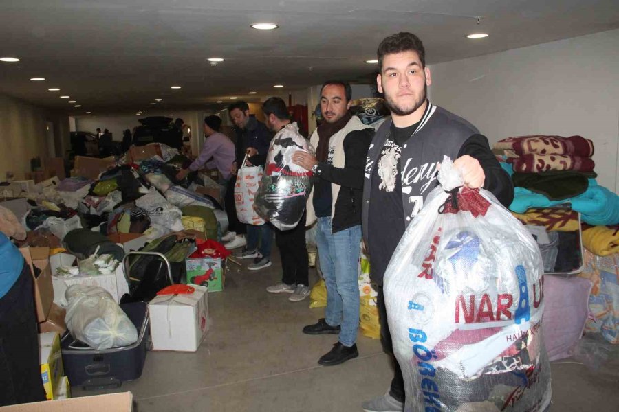 Döşemealtı Depremzedeler İçin Tek Yürek Oldu