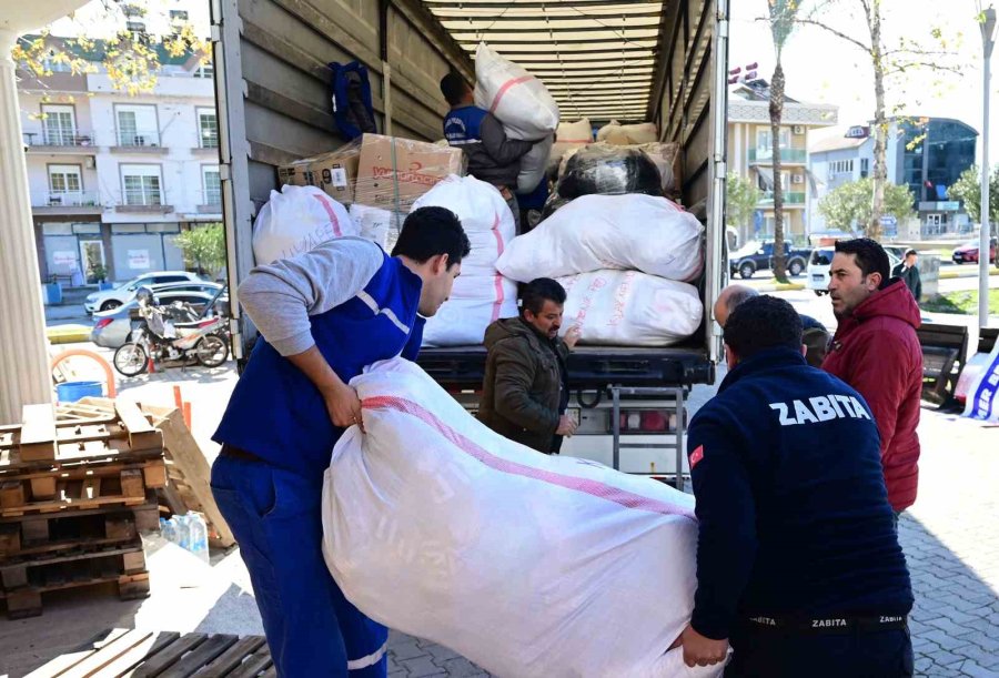 Kemer’in İlk Yardım Tırı Yola Çıktı