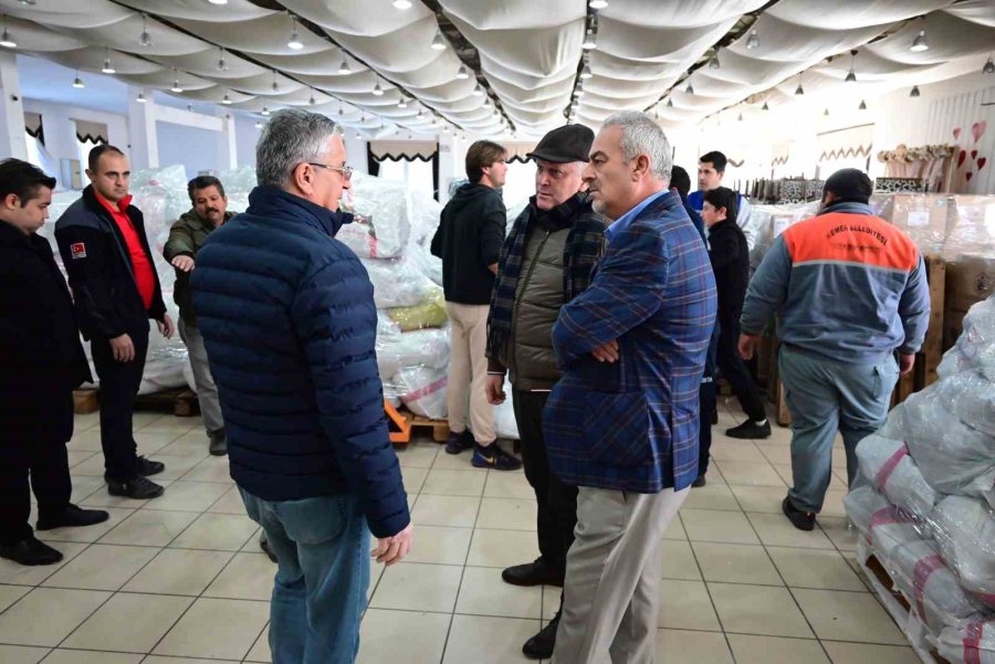 Kemer’in İlk Yardım Tırı Yola Çıktı