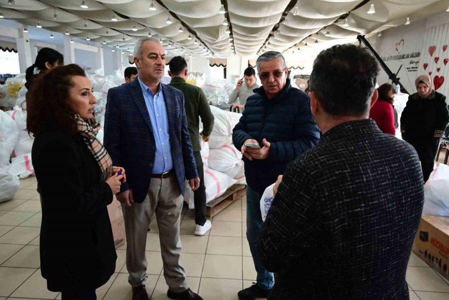 Kemer’in İlk Yardım Tırı Yola Çıktı