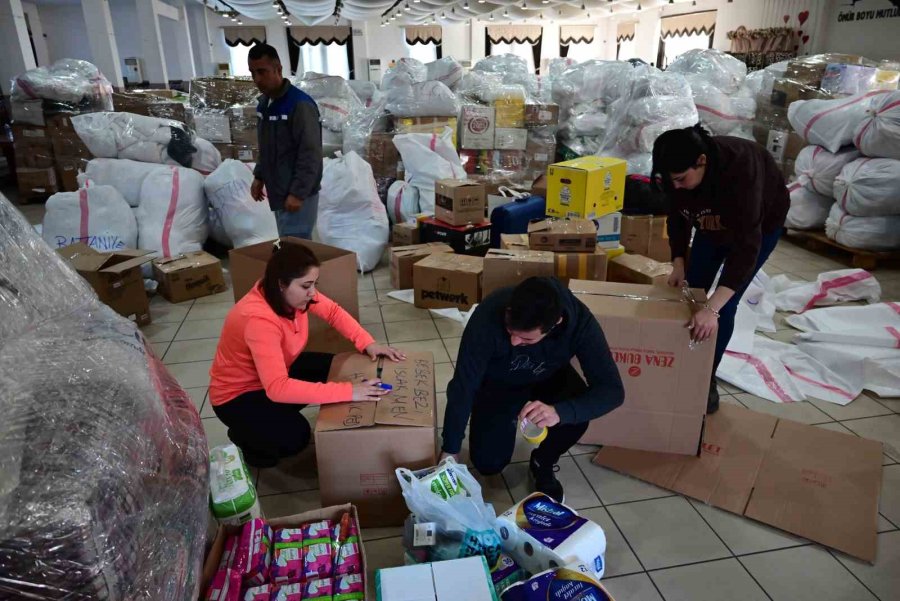 Kemer’in İlk Yardım Tırı Yola Çıktı