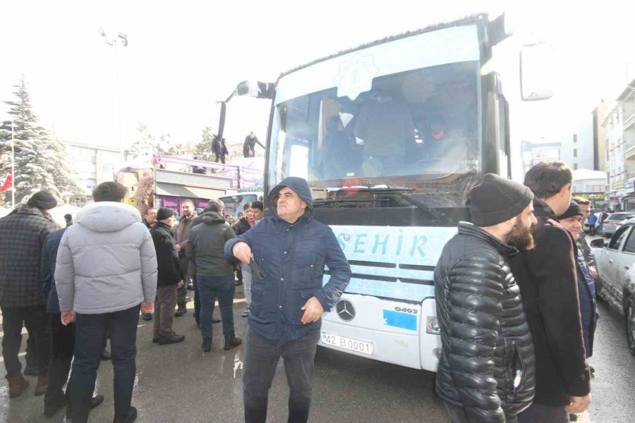 Beyşehir’den Hatay’a 6 Tır Dolusu Yardım Malzemesi Ve 2 Otobüs Gönüllü Dualarla Yola Çıktı