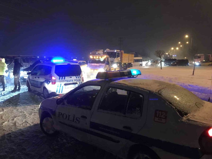 Konya’nın Şehirler Arası Yollarında Kar Ve Tipi Engeli