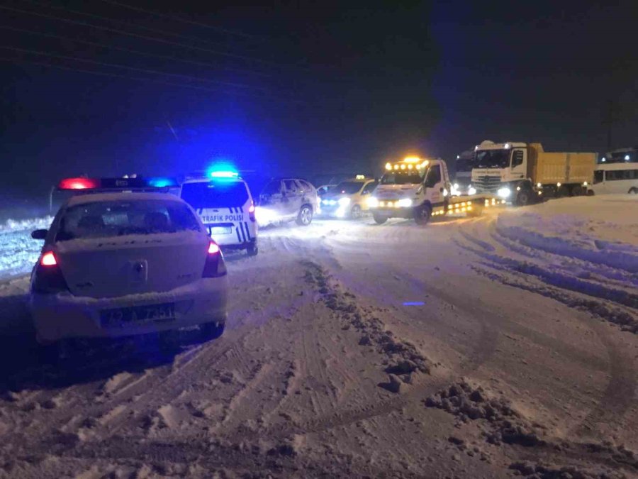 Konya’nın Şehirler Arası Yollarında Kar Ve Tipi Engeli