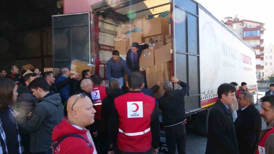 Türkiye’nin Yangında Seferber Olduğu Manavgat, Depremzedeler İçin Tek Yürek