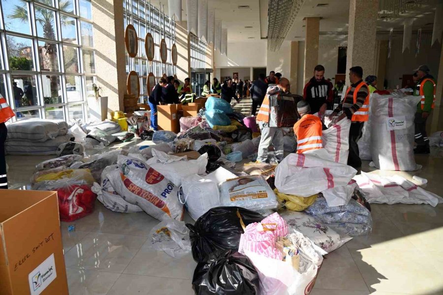 Manavgat, Deprem Bölgesi İçin Tek Yürek Oldu