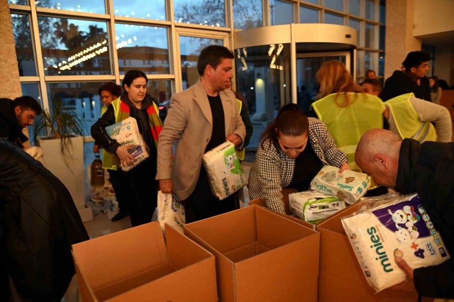 Manavgat, Deprem Bölgesi İçin Tek Yürek Oldu