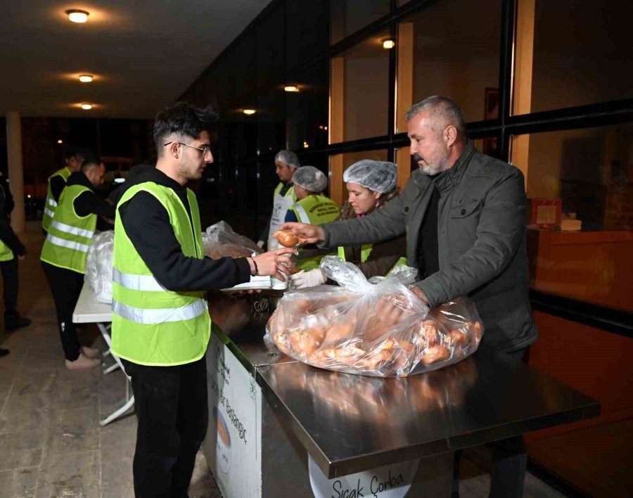 Manavgat, Deprem Bölgesi İçin Tek Yürek Oldu