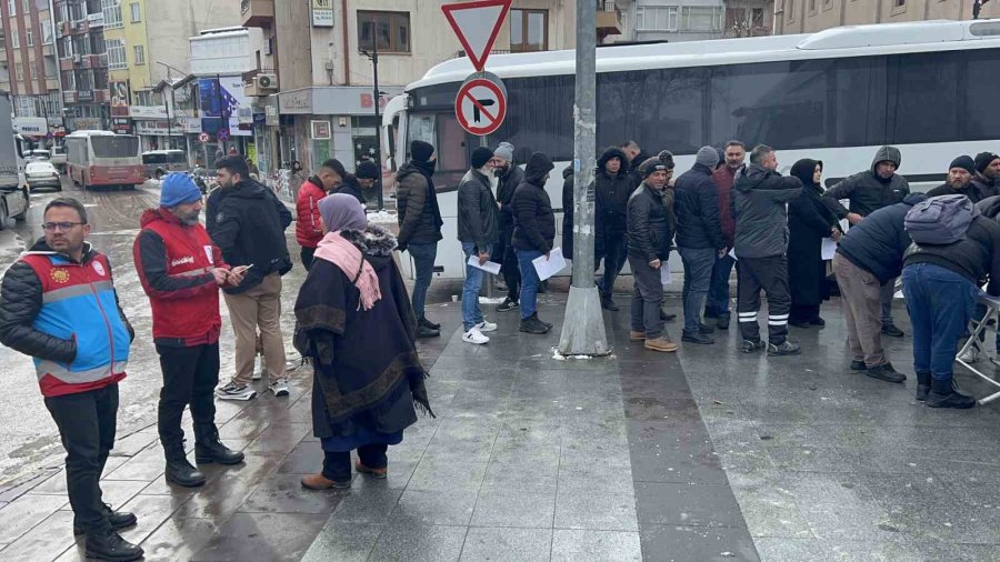 Aksaray’da Deprem Bölgesine Kan Bağışı Ve Yardım Seferberliği