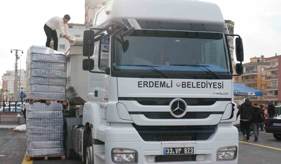 Yardım Dolu Tırlar Deprem Bölgesine Gönderildi