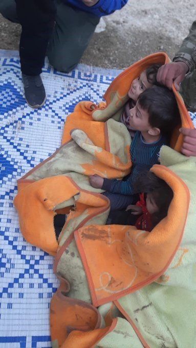 Msb: “5’inci Kolordu İstihkam Alayımızın Doğal Afetler Arama Kurtarma Timi Enkazdan Bir Anne İle Çocuklarını Kurtardı”