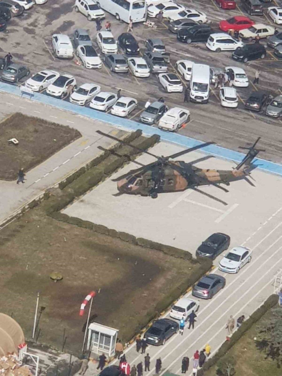 Kara Kuvvetlerine Ait Helikopterler Deprem Bölgesinde