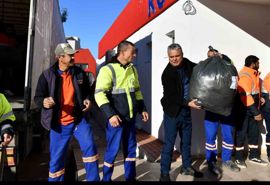 Antalya Deprem Bölgesine Yardım İçin Tek Yürek