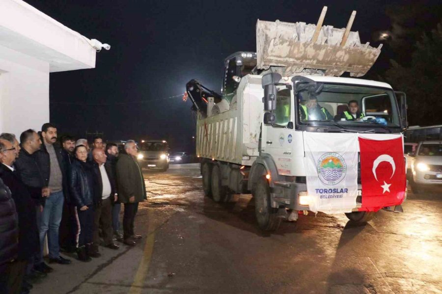 Toroslar Belediyesinden Deprem Bölgesine Ekip Ve İş Makinesi Desteği