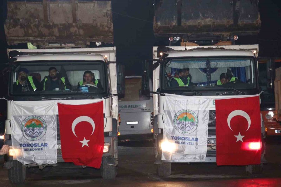 Toroslar Belediyesinden Deprem Bölgesine Ekip Ve İş Makinesi Desteği