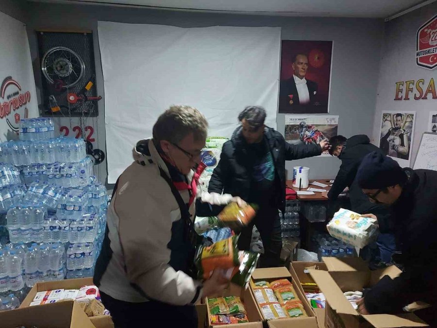Motosiklet Derneğinden Deprem Bölgesine Malzeme Yardımı