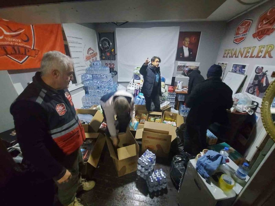 Motosiklet Derneğinden Deprem Bölgesine Malzeme Yardımı