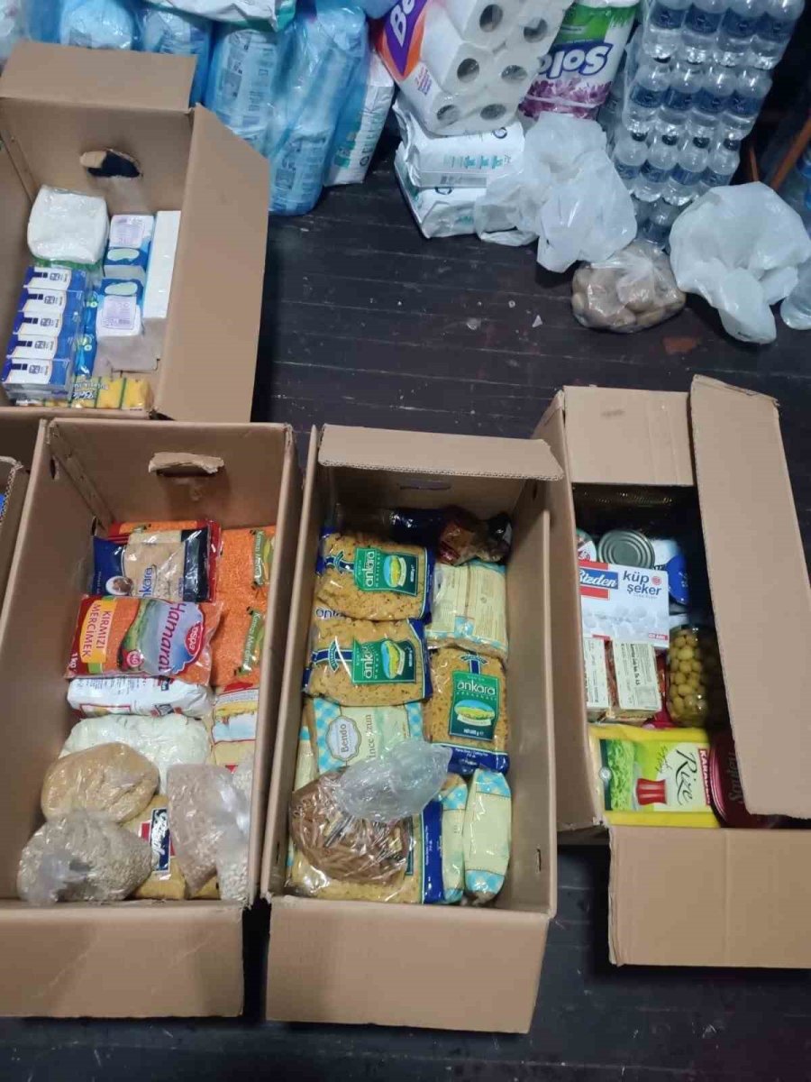 Motosiklet Derneğinden Deprem Bölgesine Malzeme Yardımı