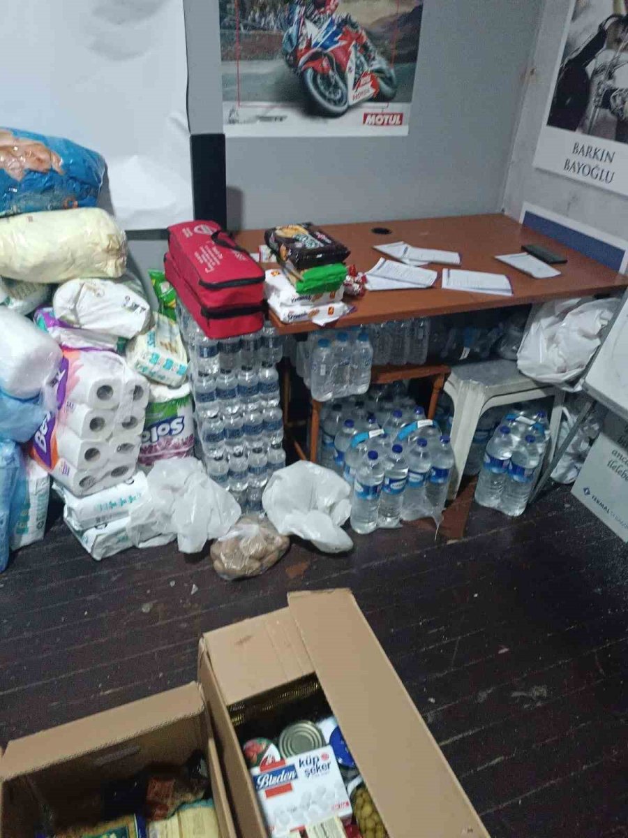 Motosiklet Derneğinden Deprem Bölgesine Malzeme Yardımı