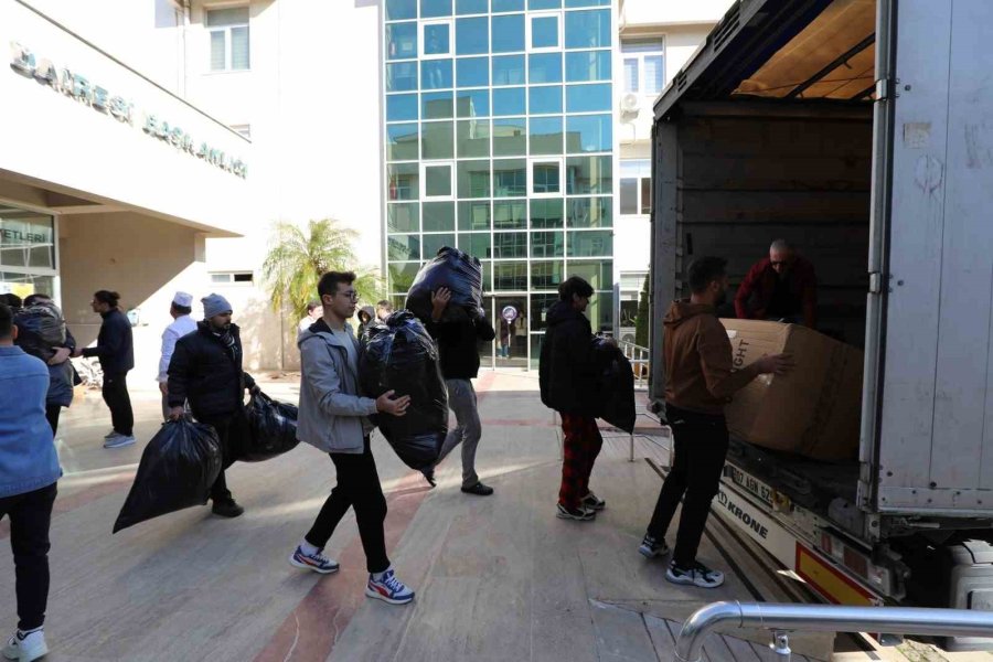 Akdeniz Üniversitesi’nden Deprem Bölgesine Yardım Tırı