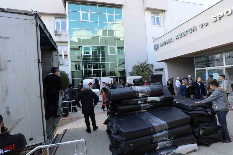 Akdeniz Üniversitesi’nden Deprem Bölgesine Yardım Tırı