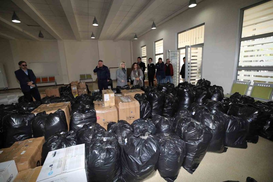 Akdeniz Üniversitesi’nden Deprem Bölgesine Yardım Tırı