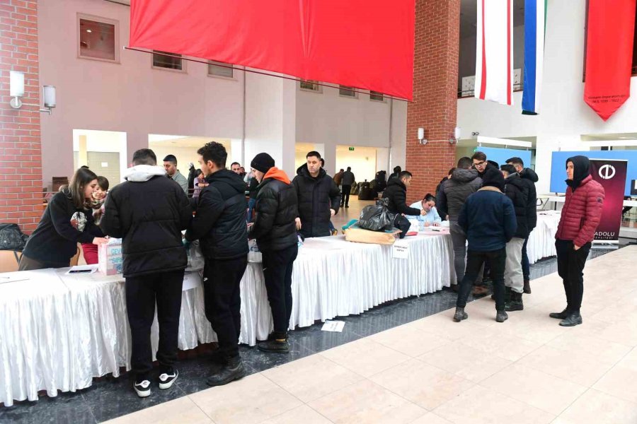 Anadolu Üniversitesi’nde Toplanan Yardımlar Deprem Bölgesine Ulaştı