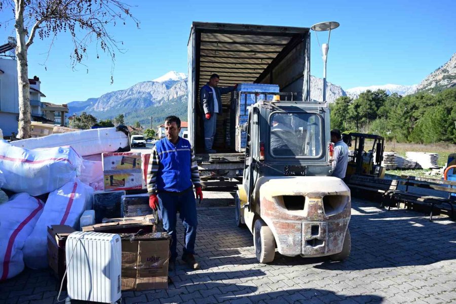 Kemer’den 7. Tır Deprem Bölgesine Yola Çıktı