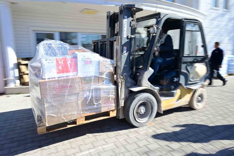 Kemer’den 7. Tır Deprem Bölgesine Yola Çıktı