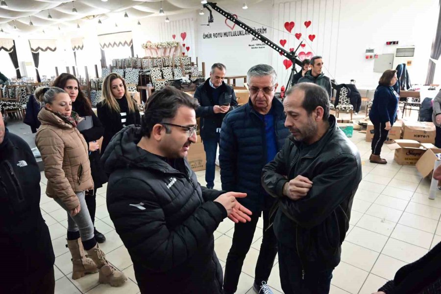 Kemer’den 7. Tır Deprem Bölgesine Yola Çıktı