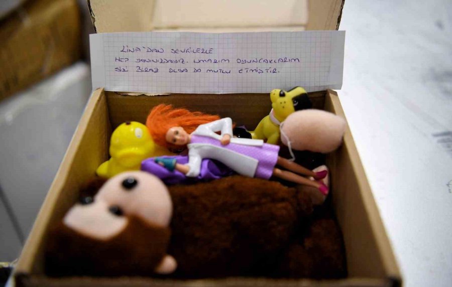 Küçük Lina’nın Duygulandıran Hediyesi, Depremzede Beste’ye Ulaştı
