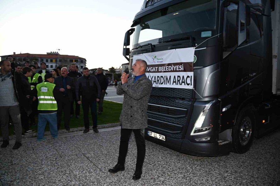 Manavgat’tan Deprem Bölgesine 5 Tırlık Yardım
