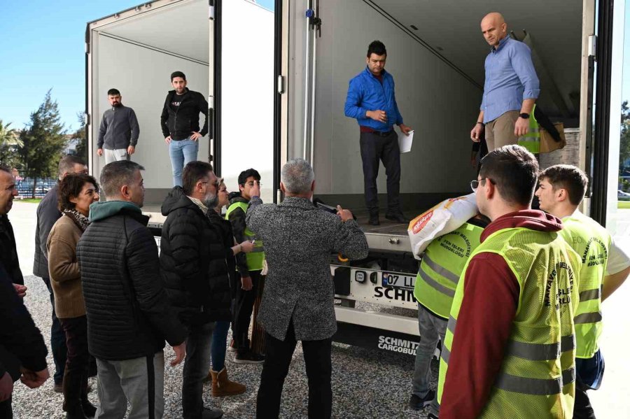 Manavgat’tan Deprem Bölgesine 5 Tırlık Yardım