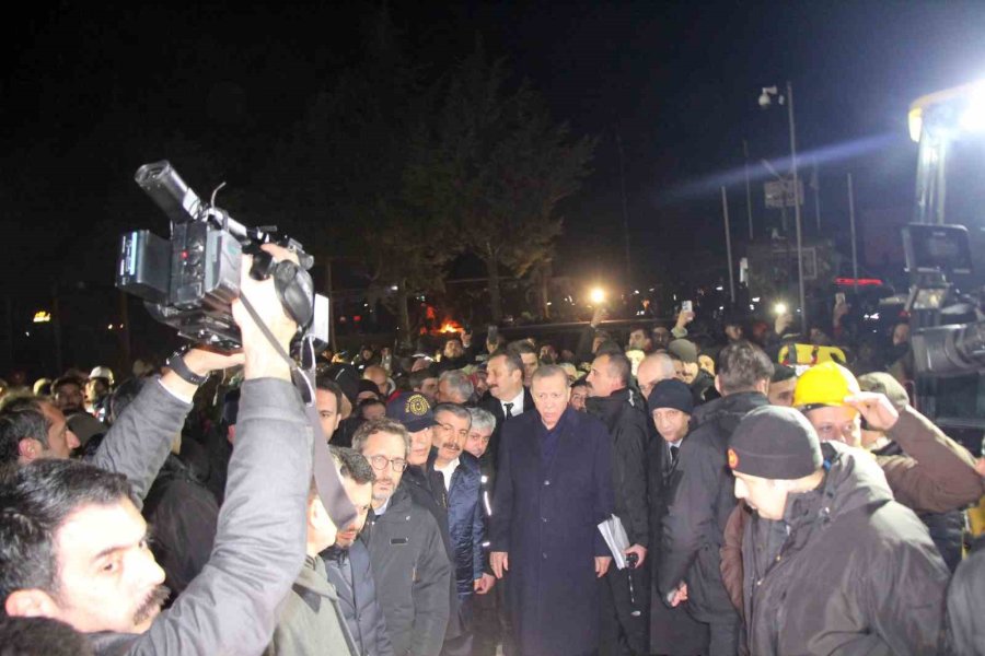 Cumhurbaşkanı Erdoğan, Hatay’da Deprem Bölgesinde İncelemelerde Bulundu