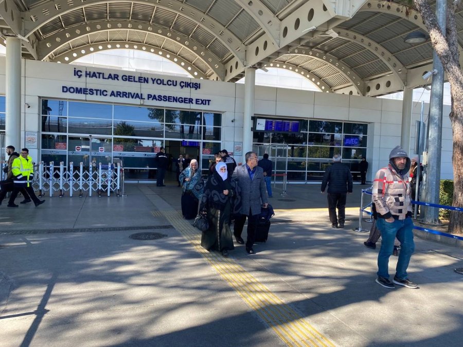 Depremzedelere Antalya’da Duygusal Karşılama