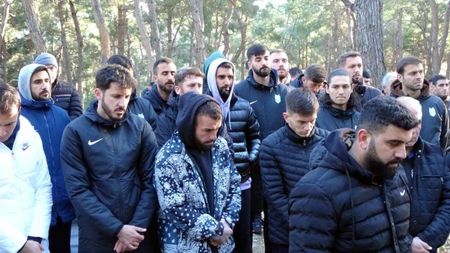 Depremde Yaşamını Yitiren Genç Futbolcu Antalya’da Toprağa Verildi